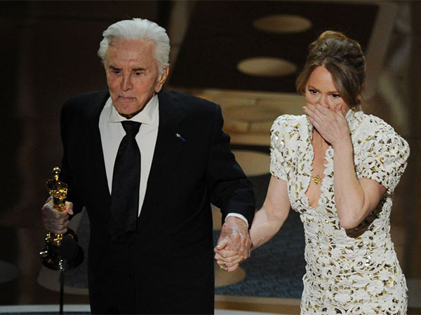 على مدار تاريخ حفلات توزيع جوائز الأوسكار... رائد يختار لكم اللحظات التي لا تنسى